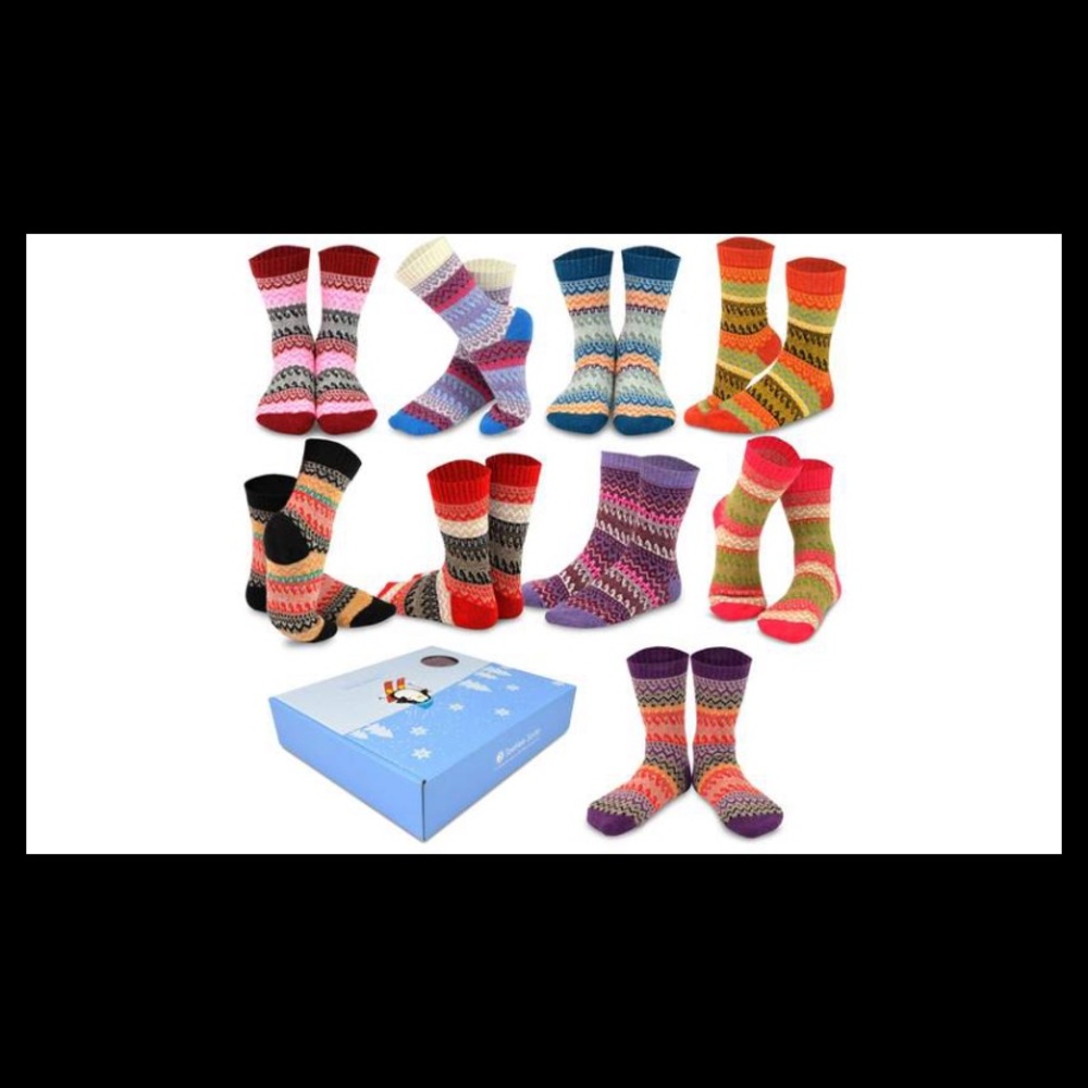 🌺 3 for 25🌺 colorful socks
